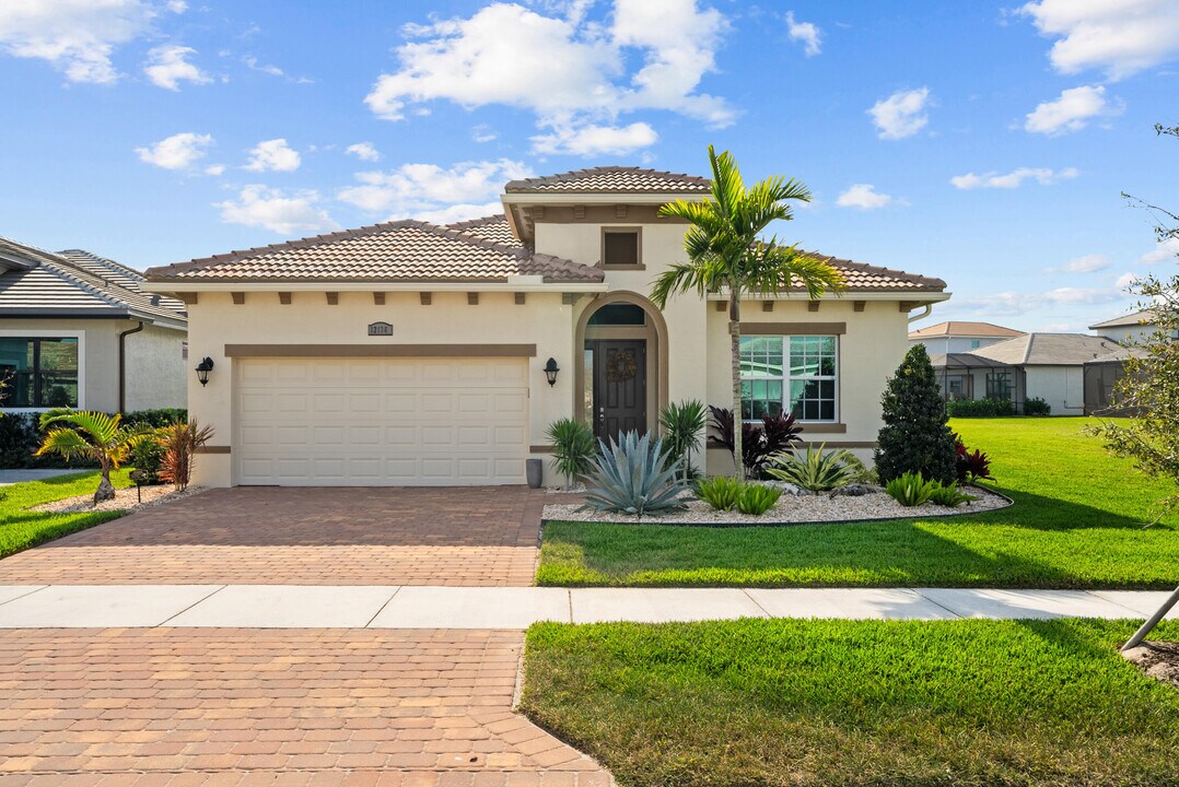 12136 Fortezza Way in Port St. Lucie, FL - Foto de edificio