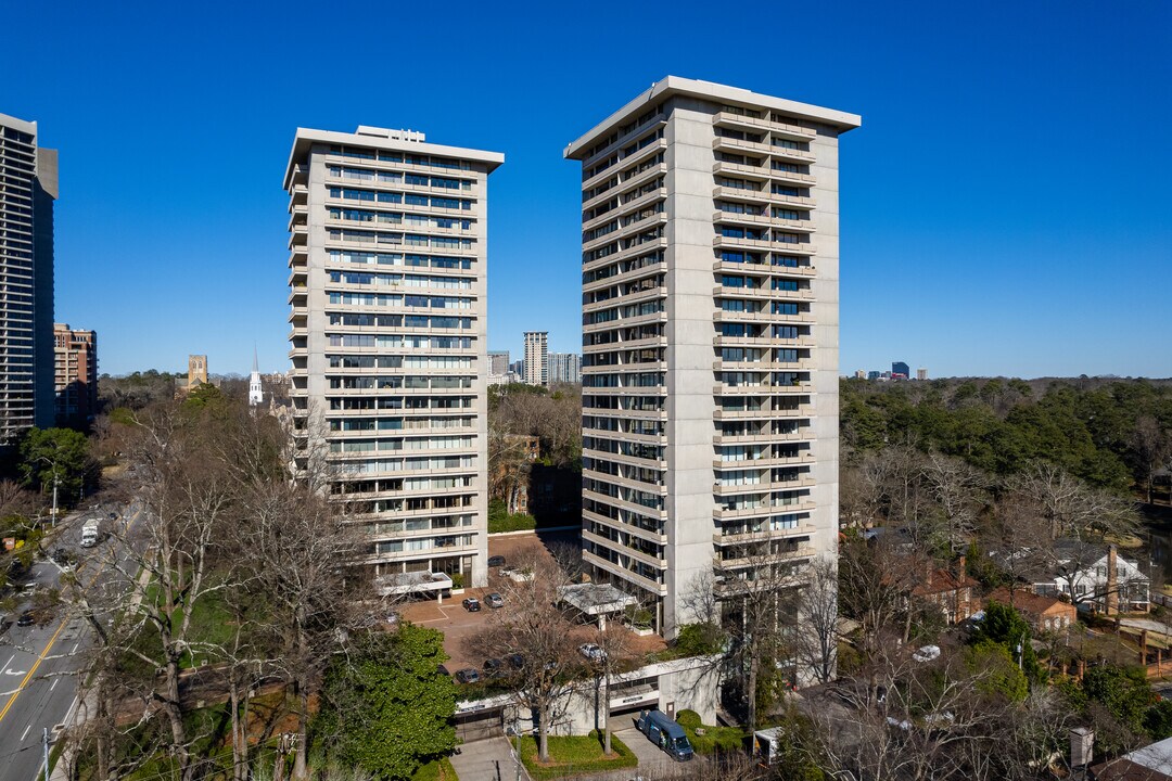 Plaza Towers in Atlanta, GA - Building Photo