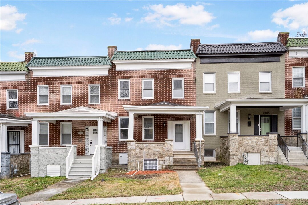 2307 N Ellamont St in Baltimore, MD - Building Photo