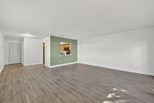 2517 S 17th St in Fort Pierce, FL - Building Photo