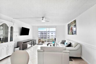 3600 NE 170th St in North Miami Beach, FL - Building Photo - Building Photo