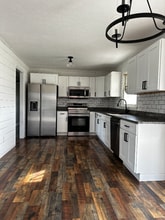 467 Russell Ridge Rd in Crossville, TN - Foto de edificio - Building Photo