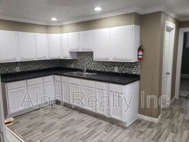 1012 7th St E in St. Paul, MN - Building Photo