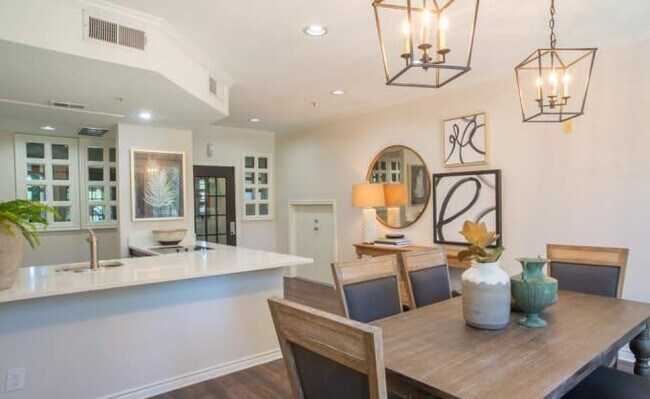 2210 Winsted Dr in Dallas, TX - Building Photo - Building Photo