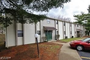 1056 Brandywine Blvd in Zanesville, OH - Building Photo