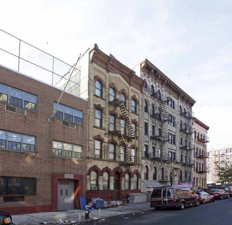 382 S 4th St in Brooklyn, NY - Building Photo