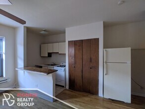 813 W Cornelia Ave, Unit 821A-113 in Chicago, IL - Foto de edificio - Building Photo