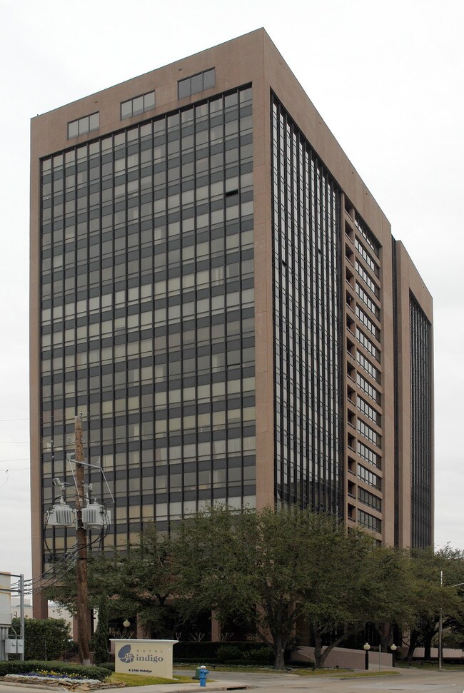 Oxford Condominium in Houston, TX - Foto de edificio - Building Photo