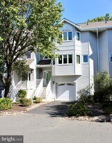 153 Impatiens Ct in Toms River, NJ - Building Photo