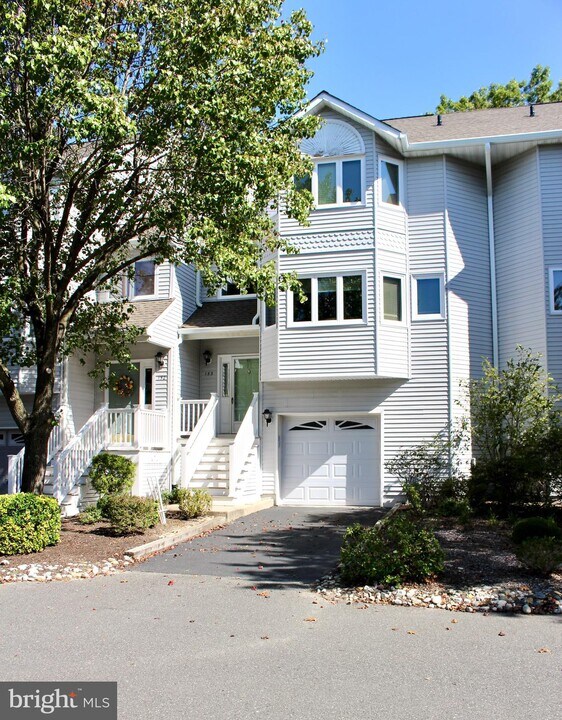 153 Impatiens Ct in Toms River, NJ - Building Photo
