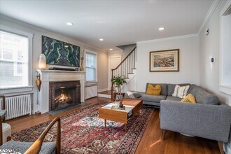 203 Locust Dr in Cranford, NJ - Building Photo - Building Photo