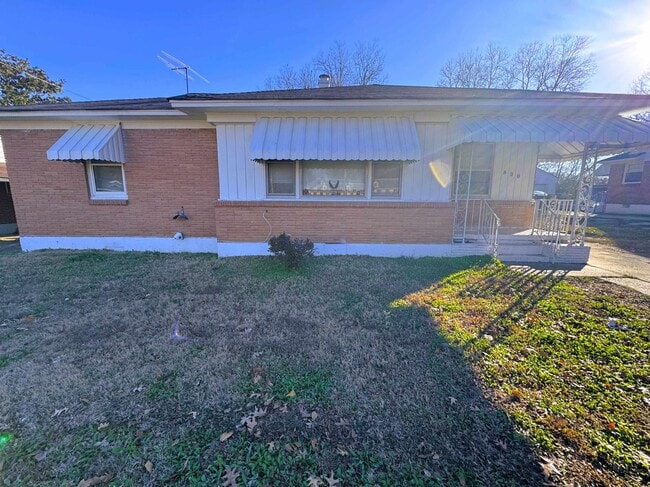 property at 830 Stratford Rd