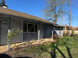 3905 Pam St in Eugene, OR - Building Photo