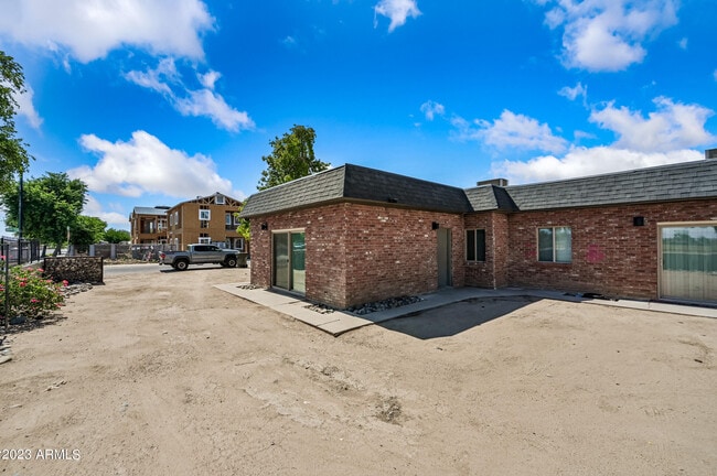 7956 W Glendale Ave in Glendale, AZ - Building Photo - Building Photo