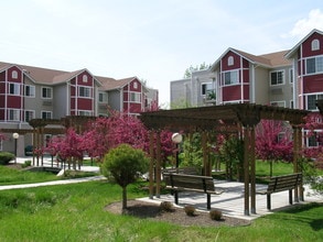 Mallard Pointe in Garden City, ID - Foto de edificio - Building Photo