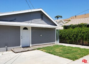 142 Serrano Ave in Los Angeles, CA - Building Photo