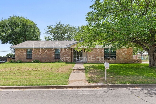 property at 429 Lindenwood Ln W