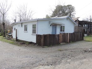 13760 Lakeshore Dr in Clearlake, CA - Building Photo - Building Photo