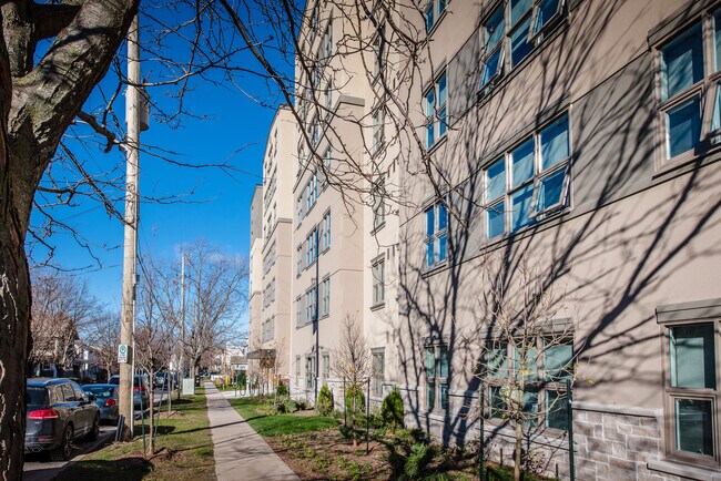 Regent Student Living in St Catharines, ON - Building Photo - Building Photo