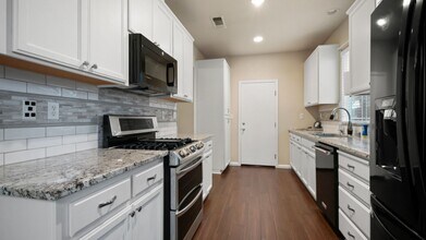 930 Countrywood Cir in Vacaville, CA - Building Photo - Building Photo