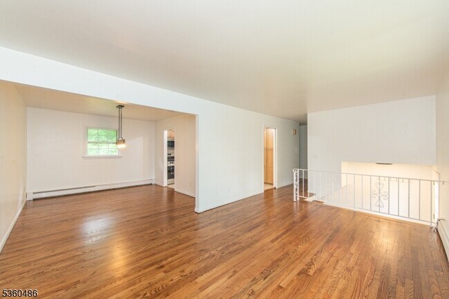 11 Eastern Pkwy in West Caldwell, NJ - Building Photo - Building Photo