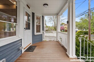 33 Farragut Ave in Medford, MA - Building Photo - Building Photo