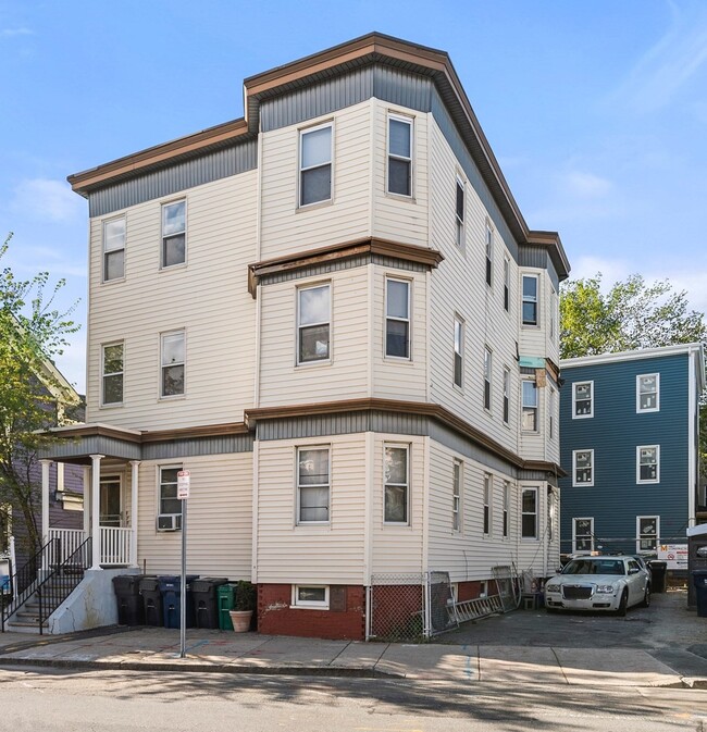 175 River St, Unit 3 in Cambridge, MA - Building Photo - Building Photo