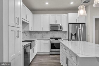 1761 Old Meadow Rd in Tysons, VA - Building Photo - Building Photo