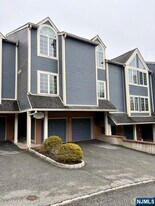 231 Cambridge Dr in Ramsey, NJ - Building Photo