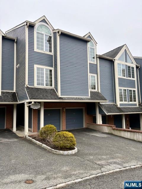 231 Cambridge Dr in Ramsey, NJ - Building Photo