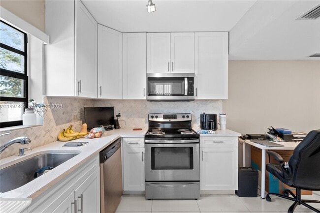 6211 SW 138th Ct in Miami, FL - Building Photo - Building Photo