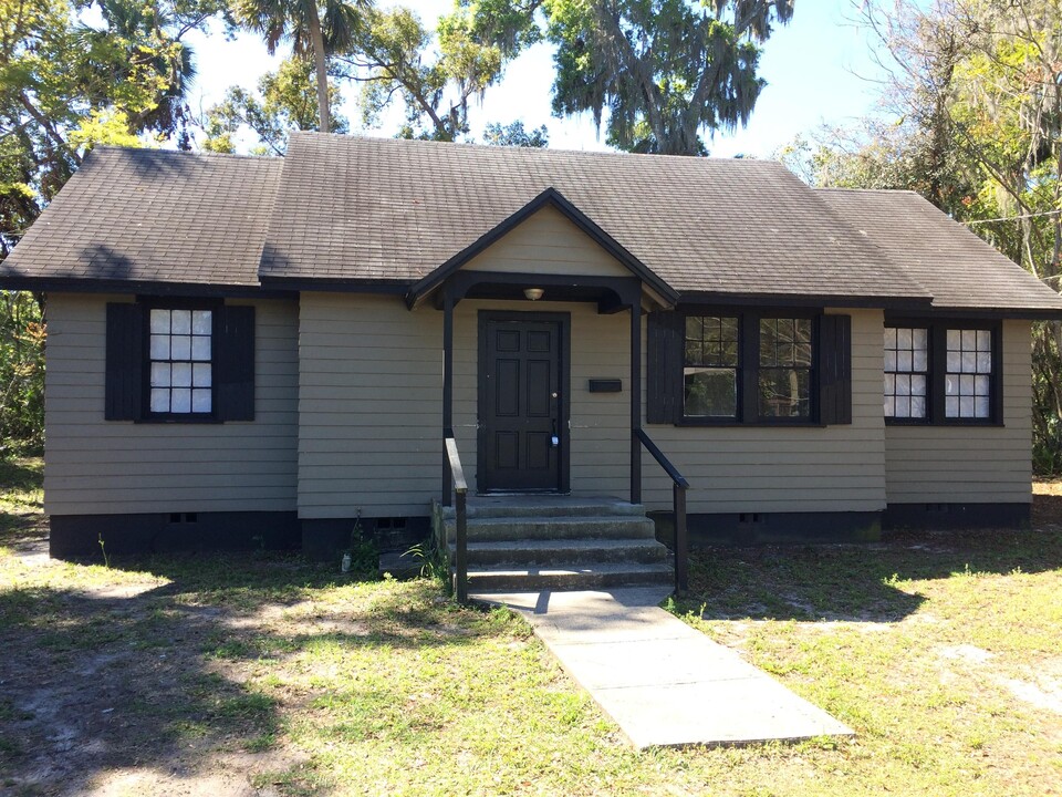 250 W Highland Ave in DeLand, FL - Building Photo