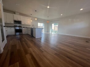 339 Everett Way in Talent, OR - Building Photo - Building Photo