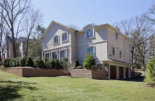 40 Druid Hill Rd in Newton, MA - Foto de edificio