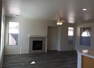 5921 Caddington Way in Sacramento, CA - Building Photo - Building Photo