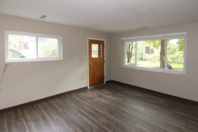 705 1/2 2nd St in Iowa City, IA - Building Photo - Building Photo