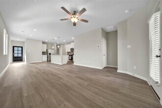 6609 Lahna Oak Dr in Conroe, TX - Foto de edificio - Building Photo