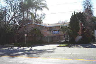 14332 Riverside Drive, in Sherman Oaks, CA - Building Photo - Building Photo