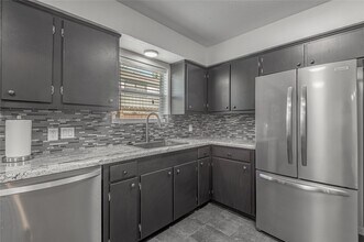 1805 Ave Q in Huntsville, TX - Building Photo - Building Photo