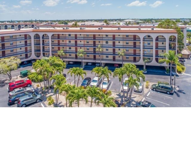 1015 Anglers Cv-Unit -G402 in Marco Island, FL - Building Photo