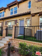 28729 Jardineras Dr in Santa Clarita, CA - Building Photo - Building Photo