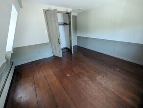2856 Whitney Ave, Unit 2 in Hamden, CT - Foto de edificio - Building Photo