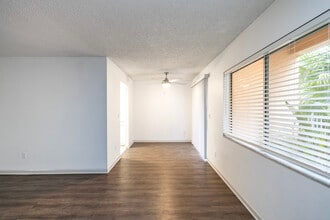 Bayshore Palms at Soho in Tampa, FL - Building Photo - Interior Photo