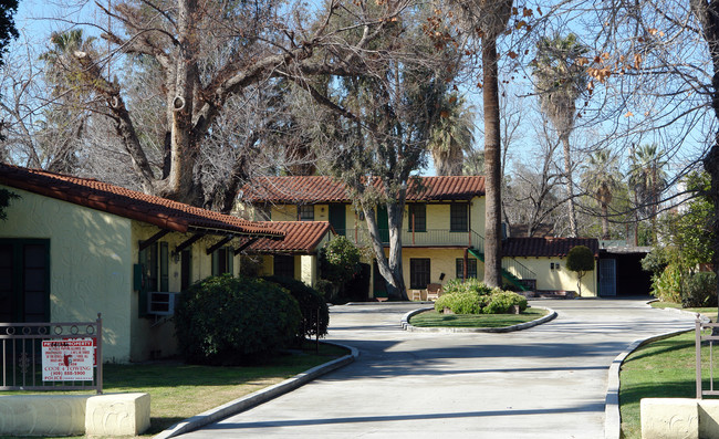 1550 N Arrowhead Ave in San Bernardino, CA - Foto de edificio - Building Photo