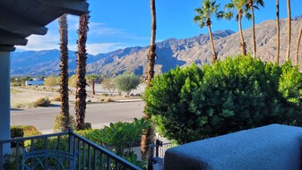 1100 E Amado Rd in Palm Springs, CA - Building Photo