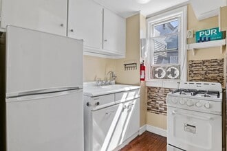 90 W 43rd St in Bayonne, NJ - Building Photo - Building Photo