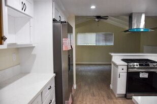 2318 E Coolidge Ave in Orange, CA - Building Photo