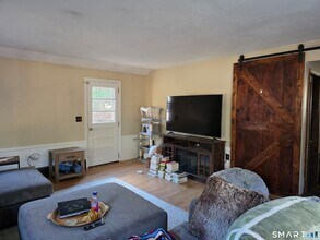 61 N Shore Rd in Voluntown, CT - Foto de edificio - Building Photo