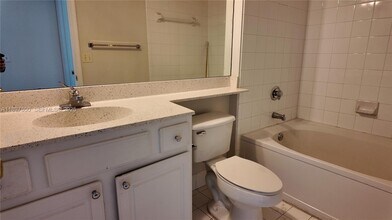 11625 W Atlantic Blvd in Coral Springs, FL - Foto de edificio - Building Photo