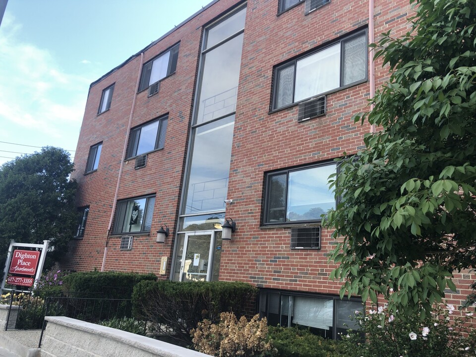 36 Dighton St, Unit 3 in Boston, MA - Building Photo